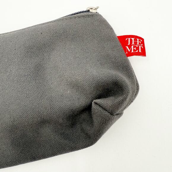 THE MET The Metropolitan Museum of Art ‘Yield to the Art’ Canvas Zipper Pouch - Picture 4 of 12
